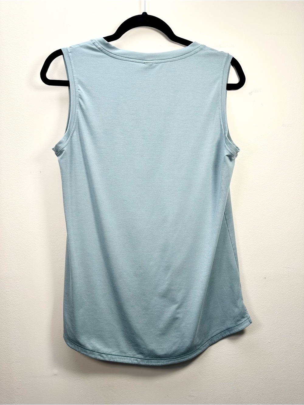 Athleta Essential V Neck Tank, Minimalistic Gray, Medium - Picture 5 of 13